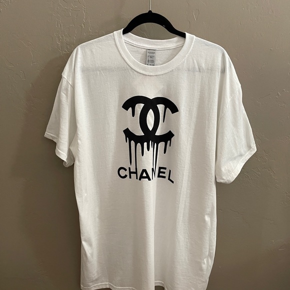 NWT ~Graphic Tee - Picture 2 of 2